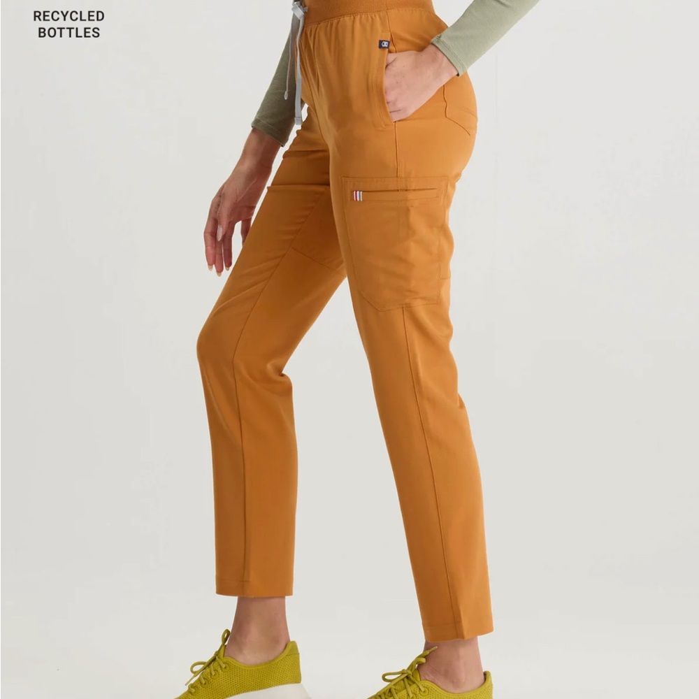 *RARE* Mediclo Sicily Pintuck Tapered Scrub Pants in Sunflower